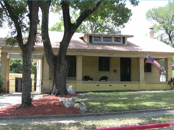 Craftsman Haus - Menger Cottages San Antonio TX